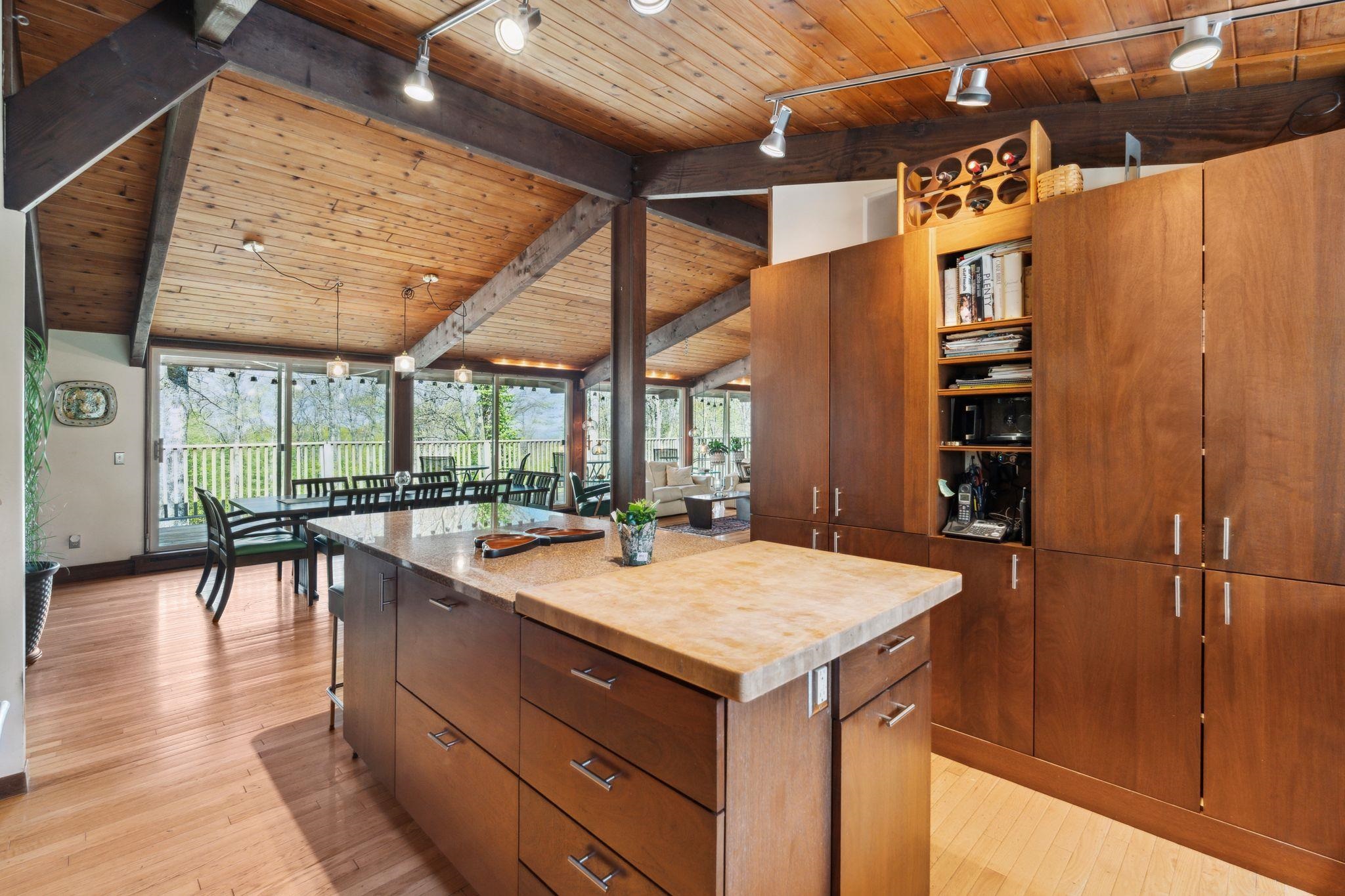 Hanover, New Hampshire 03755, United States, 4 Bedrooms Bedrooms, ,4 BathroomsBathrooms,Residential,Active,133488