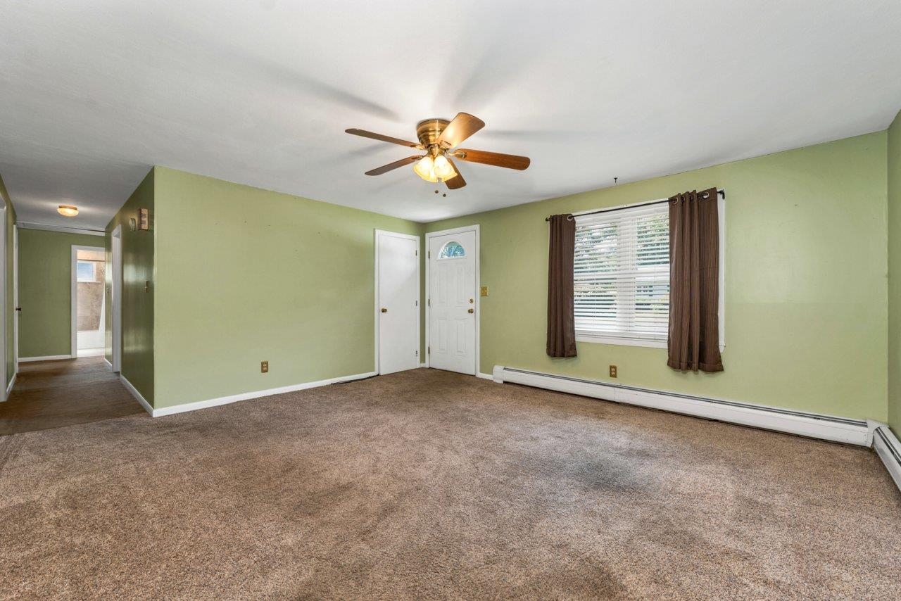 Rochester, New Hampshire 03867, United States, 4 Bedrooms Bedrooms, ,1 BathroomBathrooms,Residential,Pending,197849