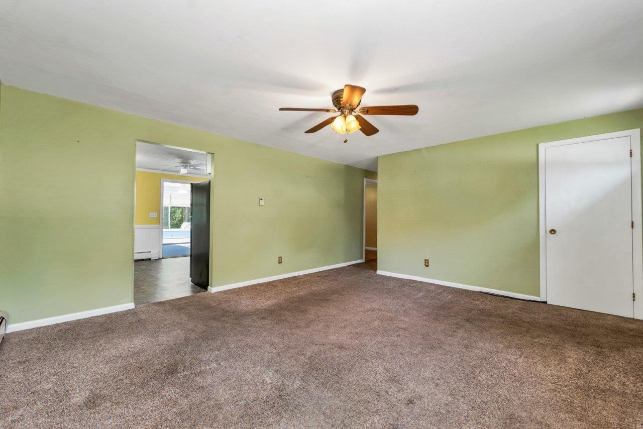 Rochester, New Hampshire 03867, United States, 4 Bedrooms Bedrooms, ,1 BathroomBathrooms,Residential,Pending,197849