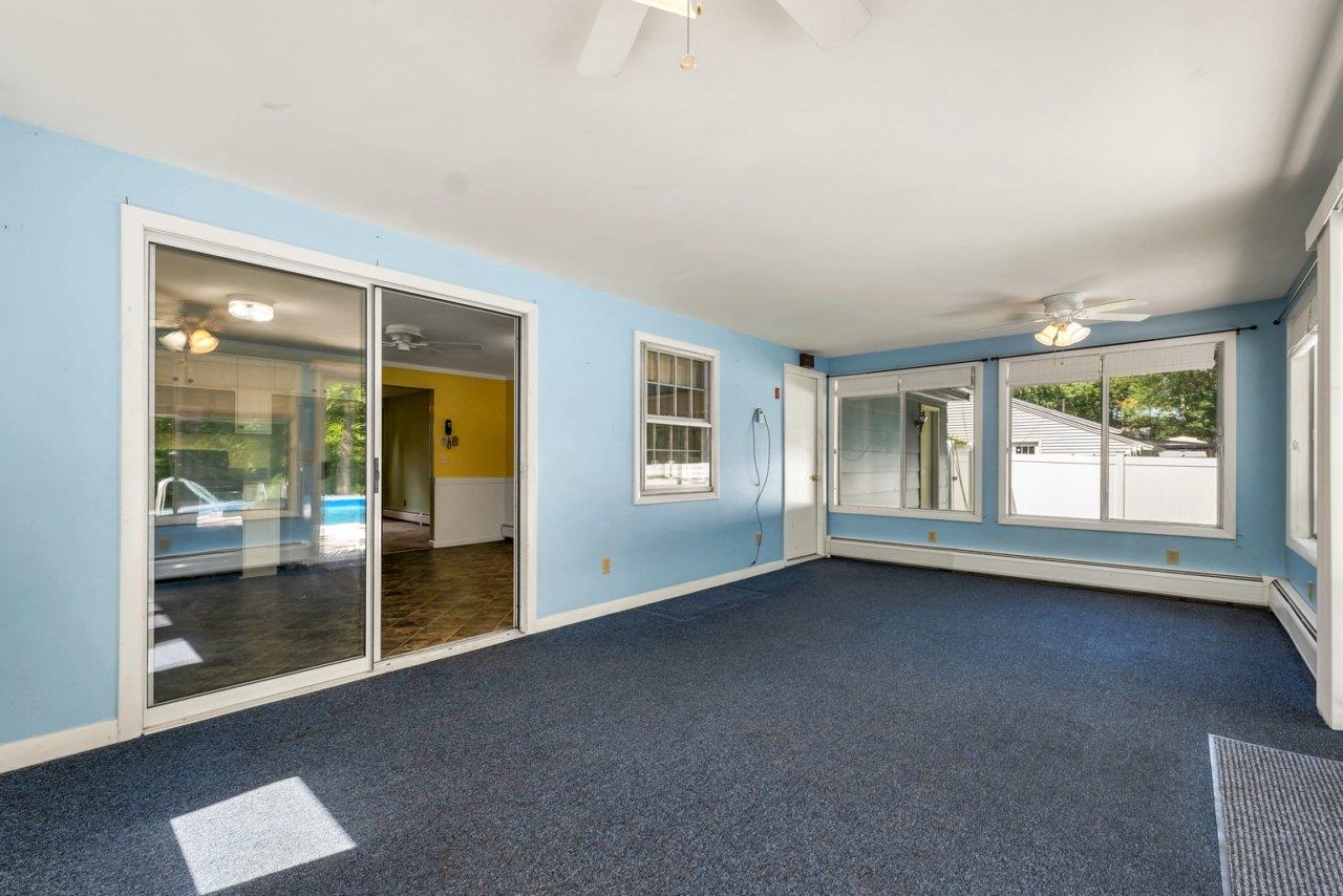 Rochester, New Hampshire 03867, United States, 4 Bedrooms Bedrooms, ,1 BathroomBathrooms,Residential,Pending,197849