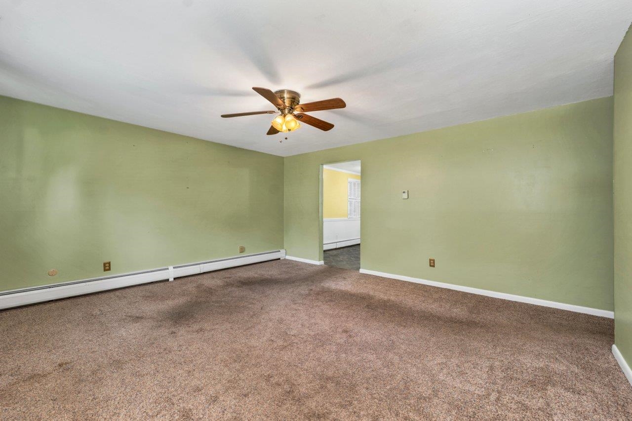 Rochester, New Hampshire 03867, United States, 4 Bedrooms Bedrooms, ,1 BathroomBathrooms,Residential,Pending,197849