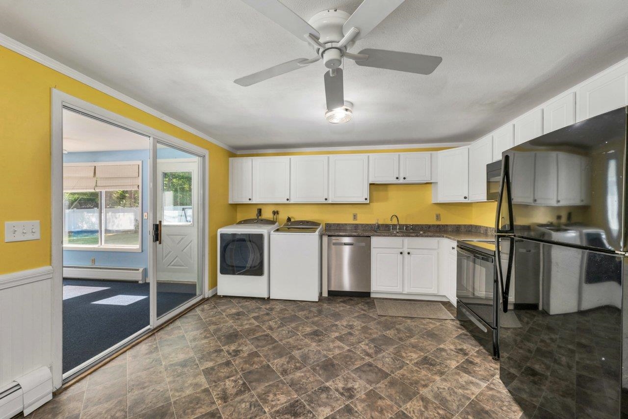 Rochester, New Hampshire 03867, United States, 4 Bedrooms Bedrooms, ,1 BathroomBathrooms,Residential,Pending,197849