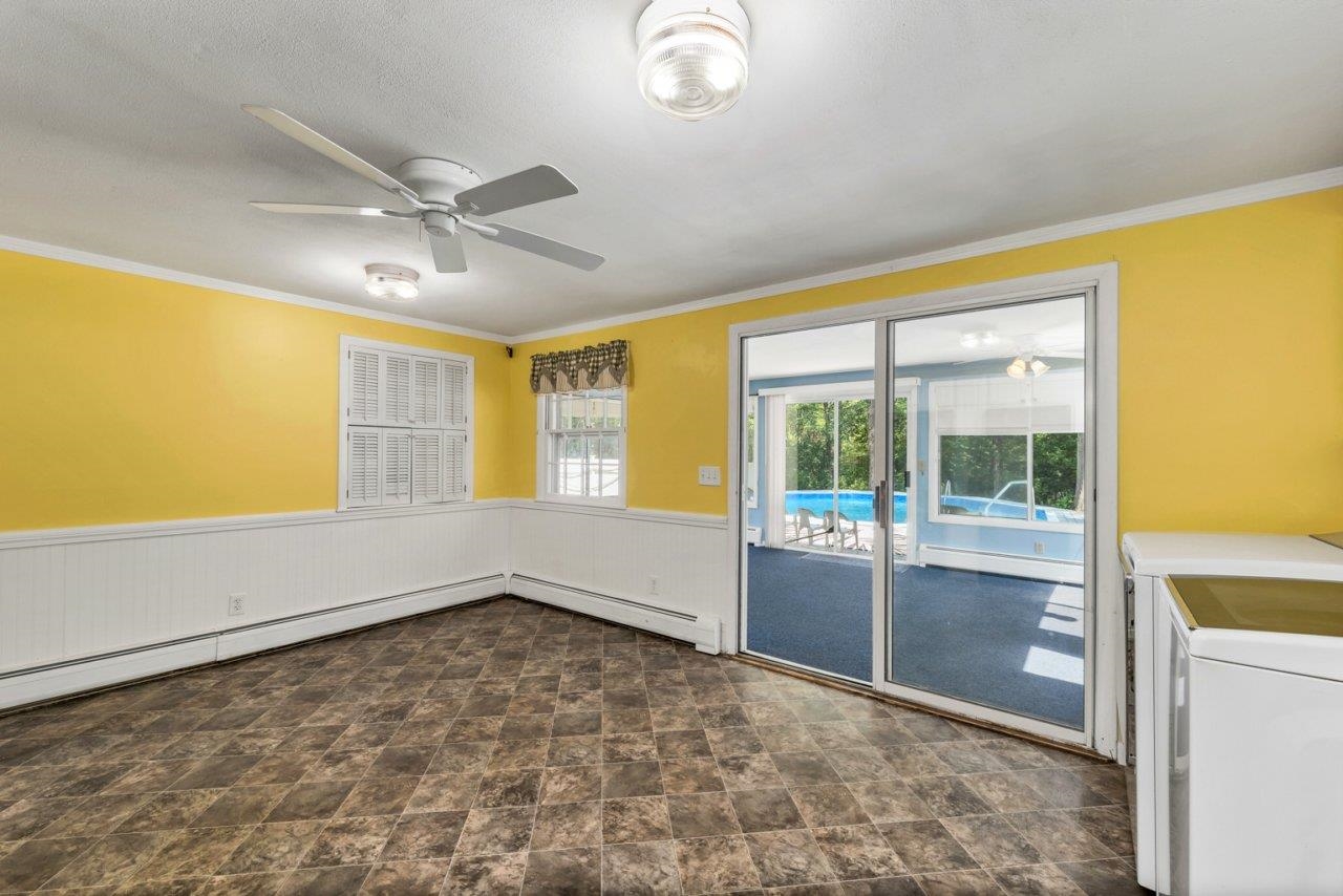 Rochester, New Hampshire 03867, United States, 4 Bedrooms Bedrooms, ,1 BathroomBathrooms,Residential,Pending,197849