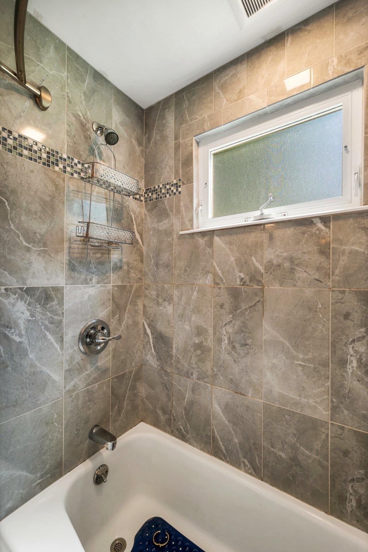 Rochester, New Hampshire 03867, United States, 4 Bedrooms Bedrooms, ,1 BathroomBathrooms,Residential,Pending,197849