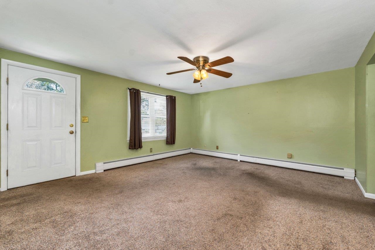 Rochester, New Hampshire 03867, United States, 4 Bedrooms Bedrooms, ,1 BathroomBathrooms,Residential,Pending,197849