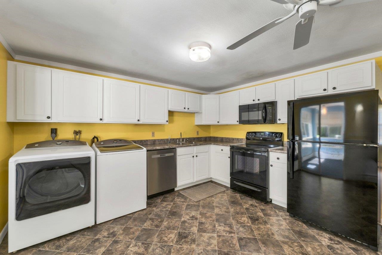 Rochester, New Hampshire 03867, United States, 4 Bedrooms Bedrooms, ,1 BathroomBathrooms,Residential,Pending,197849