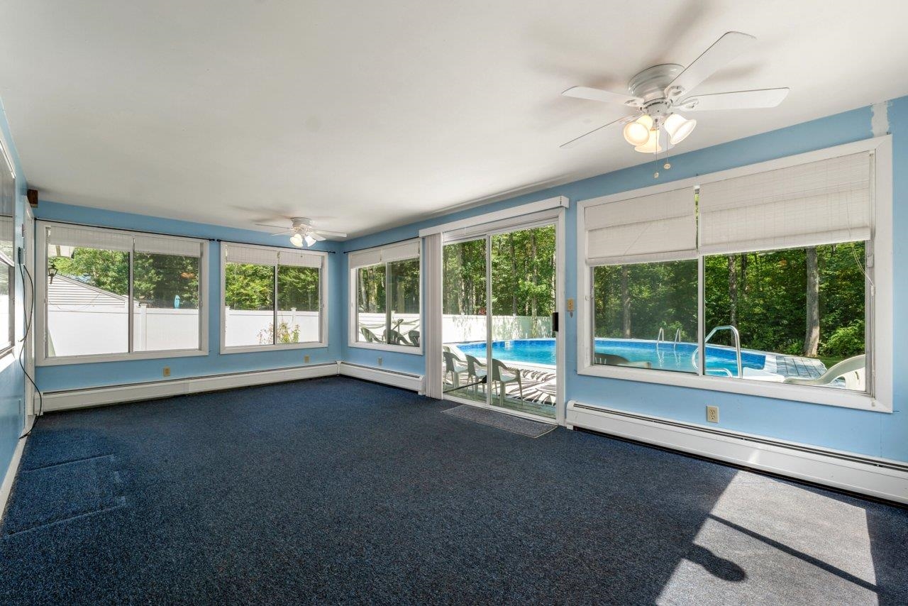 Rochester, New Hampshire 03867, United States, 4 Bedrooms Bedrooms, ,1 BathroomBathrooms,Residential,Pending,197849