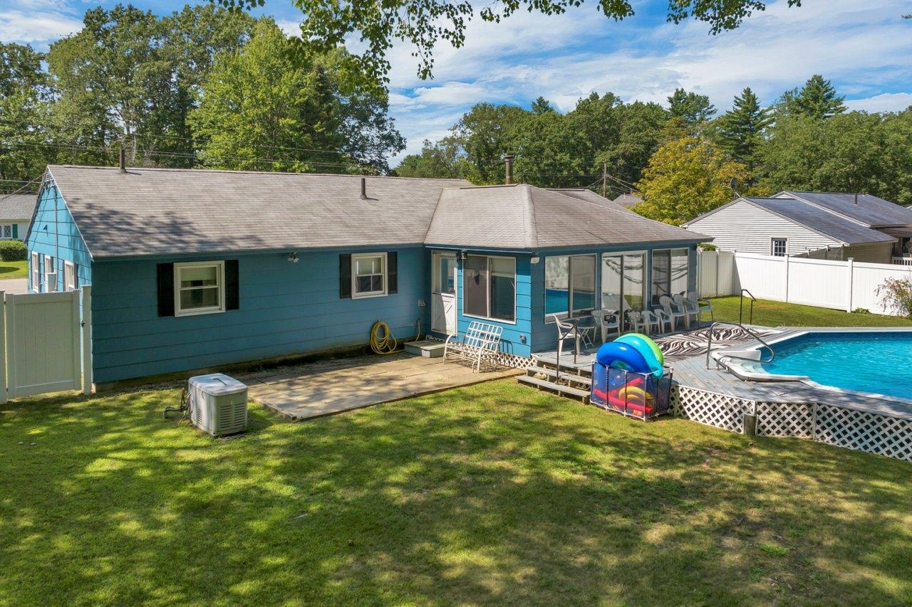 Rochester, New Hampshire 03867, United States, 4 Bedrooms Bedrooms, ,1 BathroomBathrooms,Residential,Pending,197849