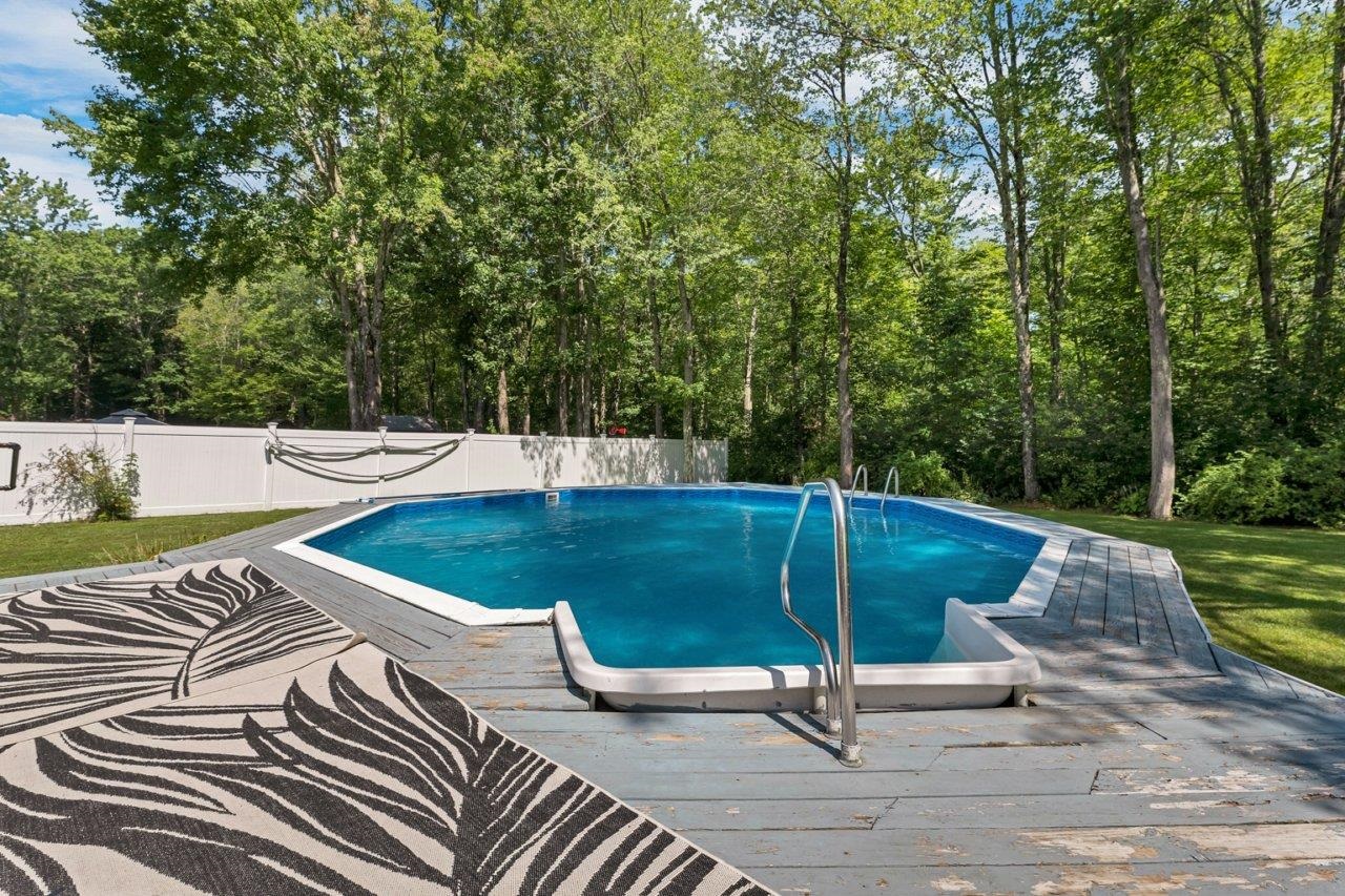 Rochester, New Hampshire 03867, United States, 4 Bedrooms Bedrooms, ,1 BathroomBathrooms,Residential,Pending,197849