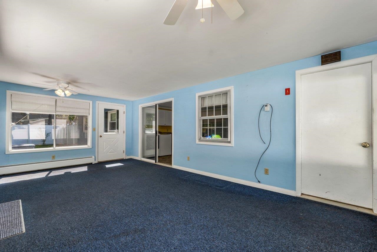 Rochester, New Hampshire 03867, United States, 4 Bedrooms Bedrooms, ,1 BathroomBathrooms,Residential,Pending,197849