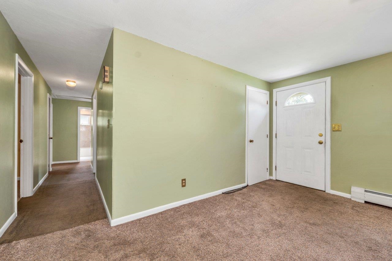 Rochester, New Hampshire 03867, United States, 4 Bedrooms Bedrooms, ,1 BathroomBathrooms,Residential,Pending,197849