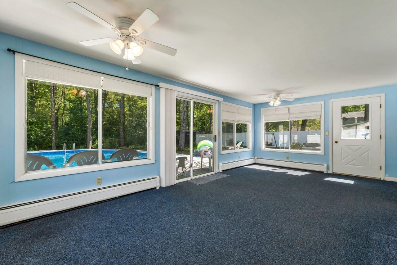 Rochester, New Hampshire 03867, United States, 4 Bedrooms Bedrooms, ,1 BathroomBathrooms,Residential,Pending,197849