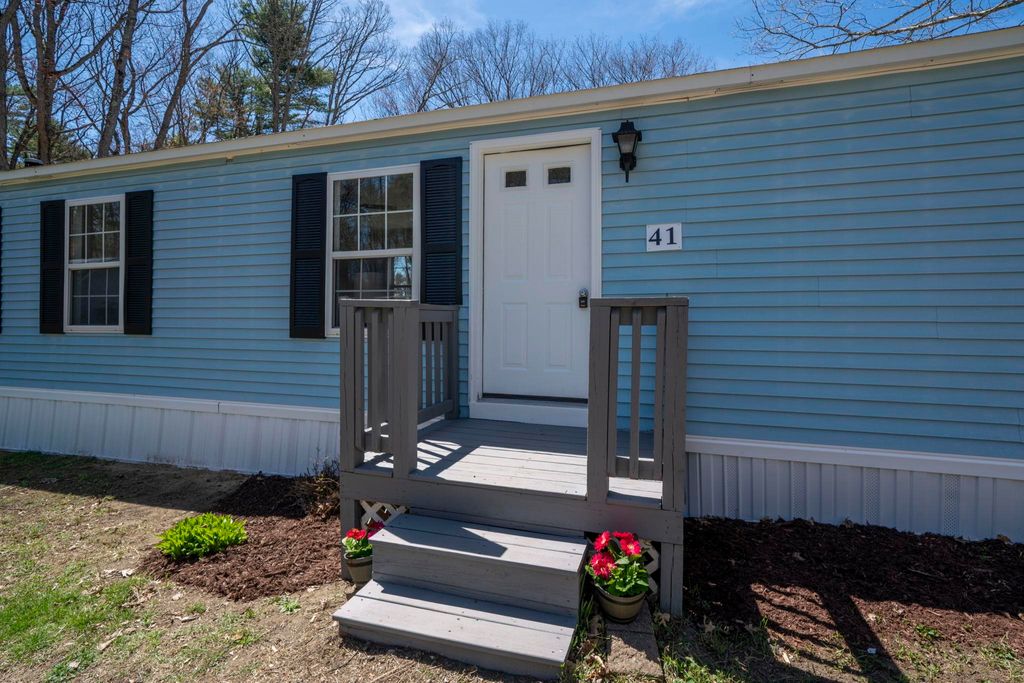 Photo of 41 Monroe Avenue, Allenstown, NH 03275 (MLS # 5086078)