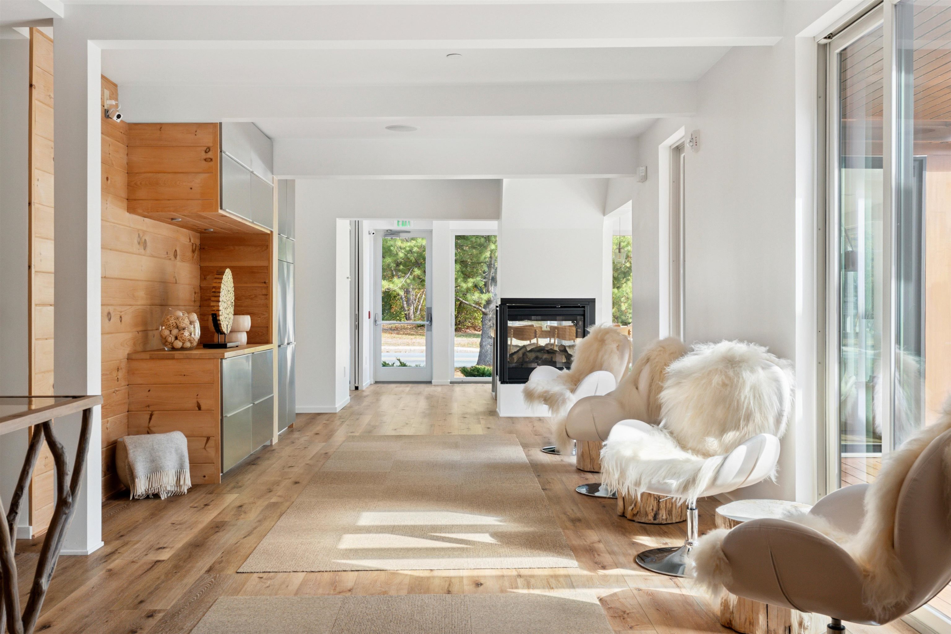 2906 White Mountain Highway