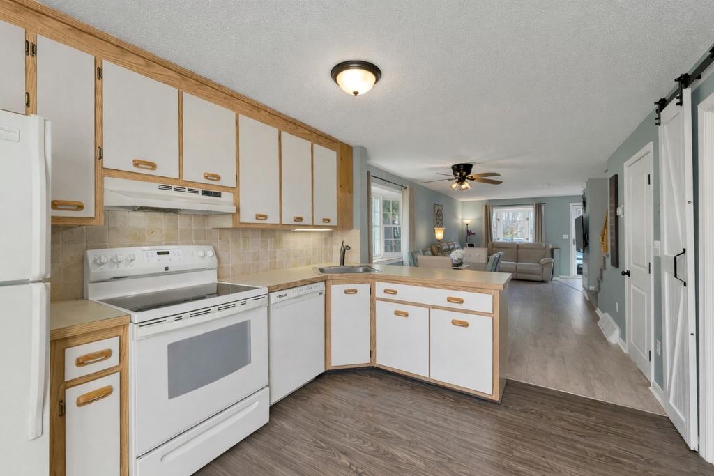 Photo of 631 Fox Hollow Drive, Hudson, NH 03051 (MLS # 5083325)