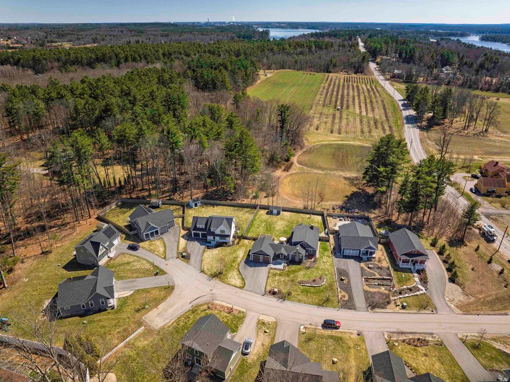 Photo of 17 Beaumont Drive, Dover, NH 03820 (MLS # 5082723)