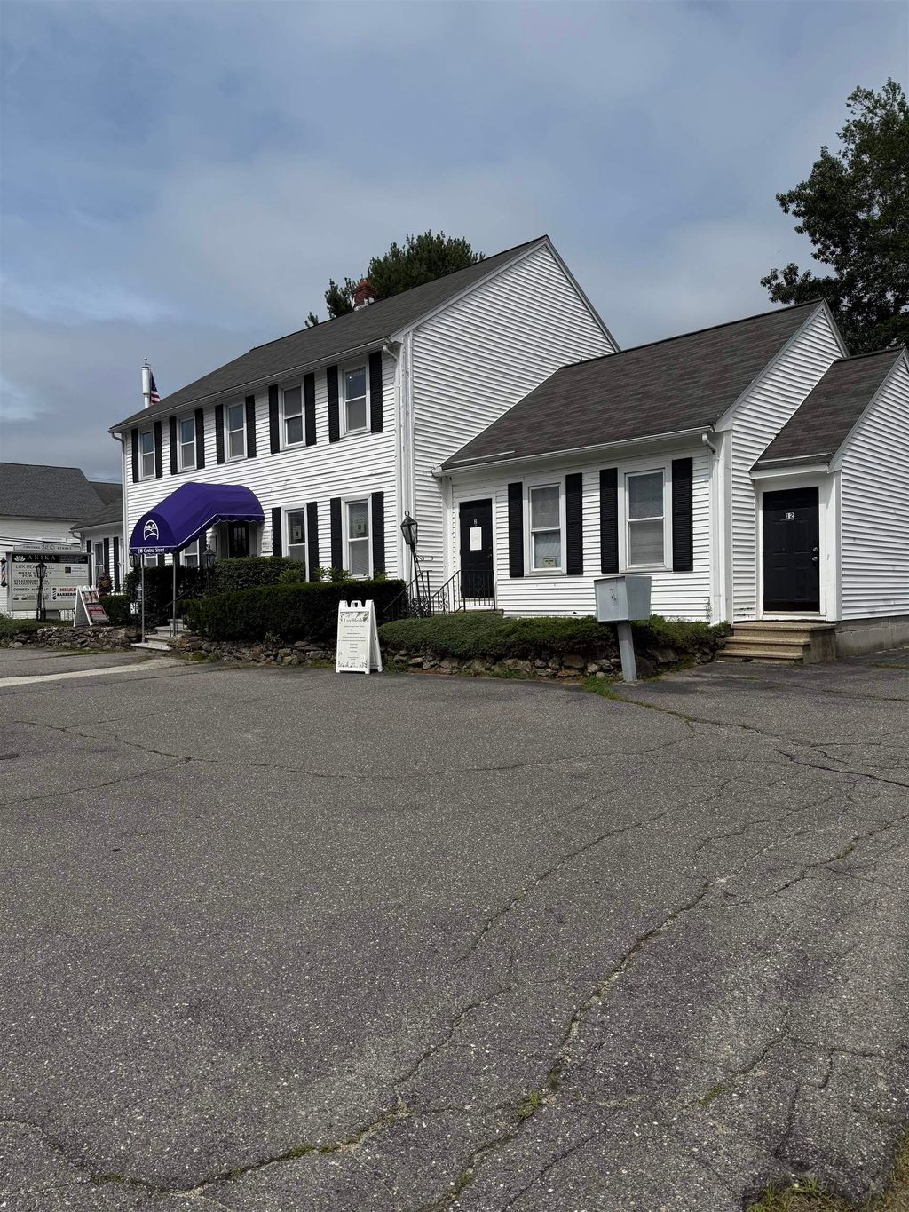 Photo of 238 Central Street, Hudson, NH 03051 (MLS # 5053725)