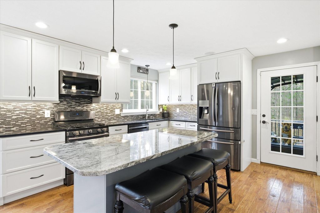 Photo of 4 Cobblestone Place, Merrimack, NH 03054 (MLS # 5083417)