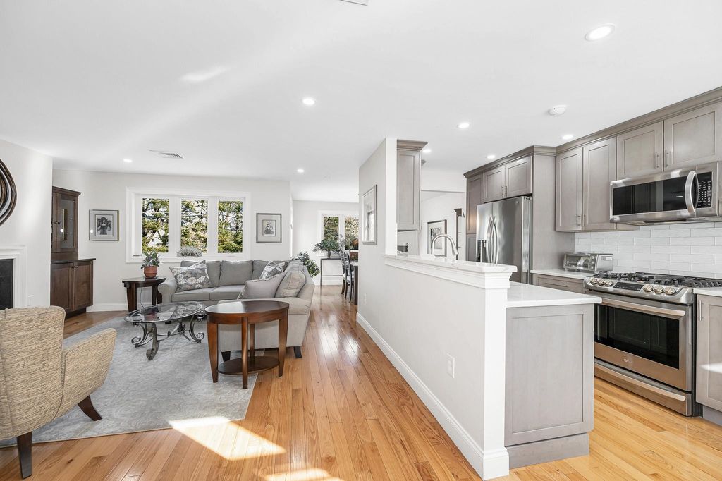 Photo of 4 Heather Court, Nashua, NH 03062 (MLS # 5073729)