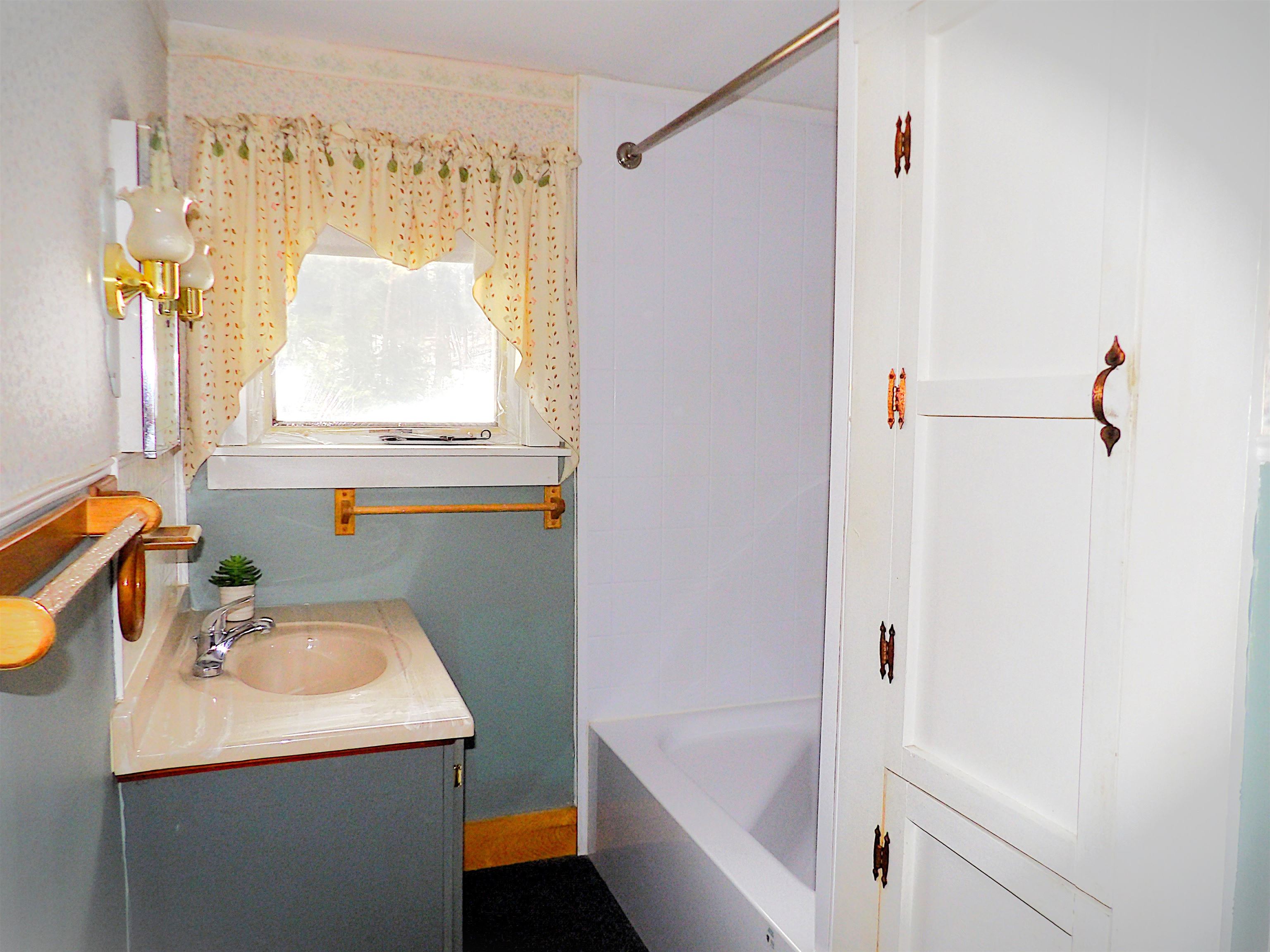 Williamstown, Vermont 05679, United States, 3 Bedrooms Bedrooms, ,2 BathroomsBathrooms,Residential,Pending,82340