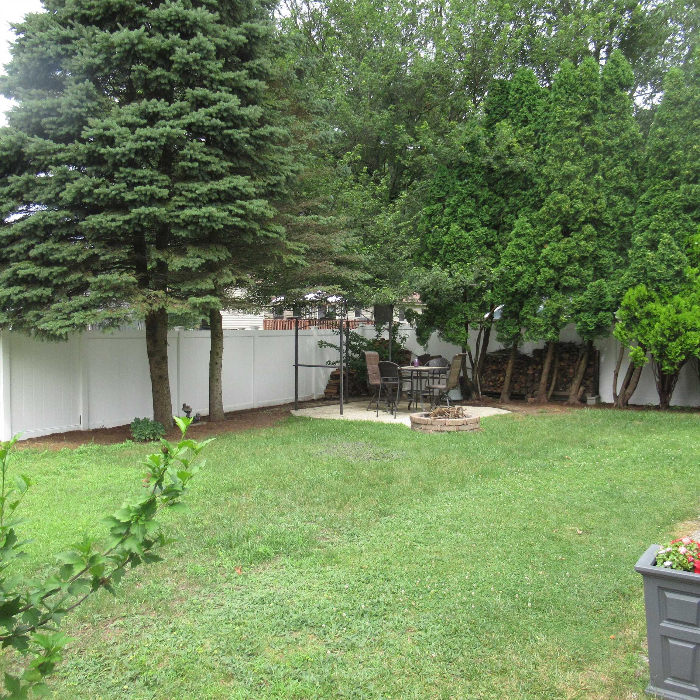 16 Eayers Pond Road
