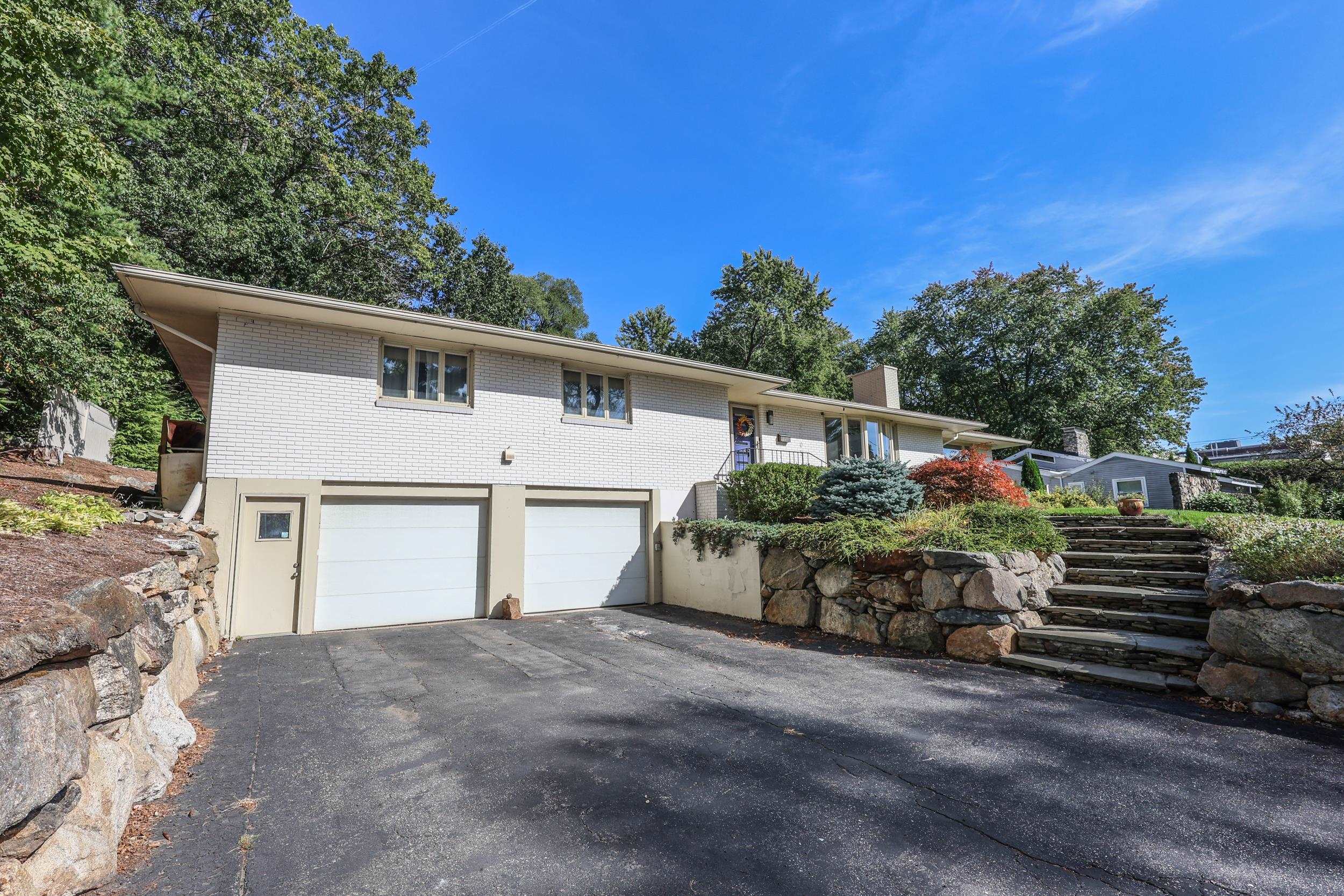 2605 Elm Street