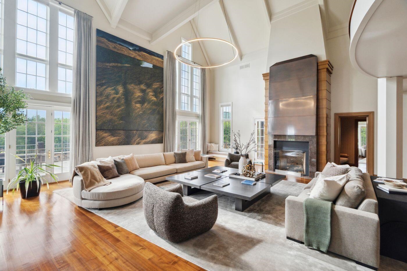 2575 Weeks Hill Road