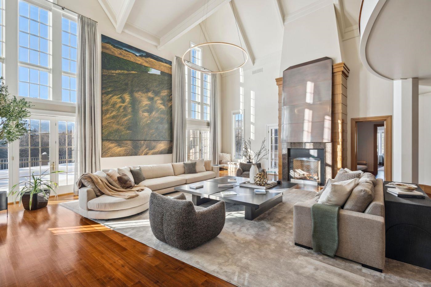 2575 Weeks Hill Road