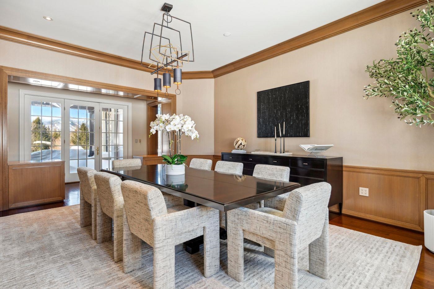 2575 Weeks Hill Road