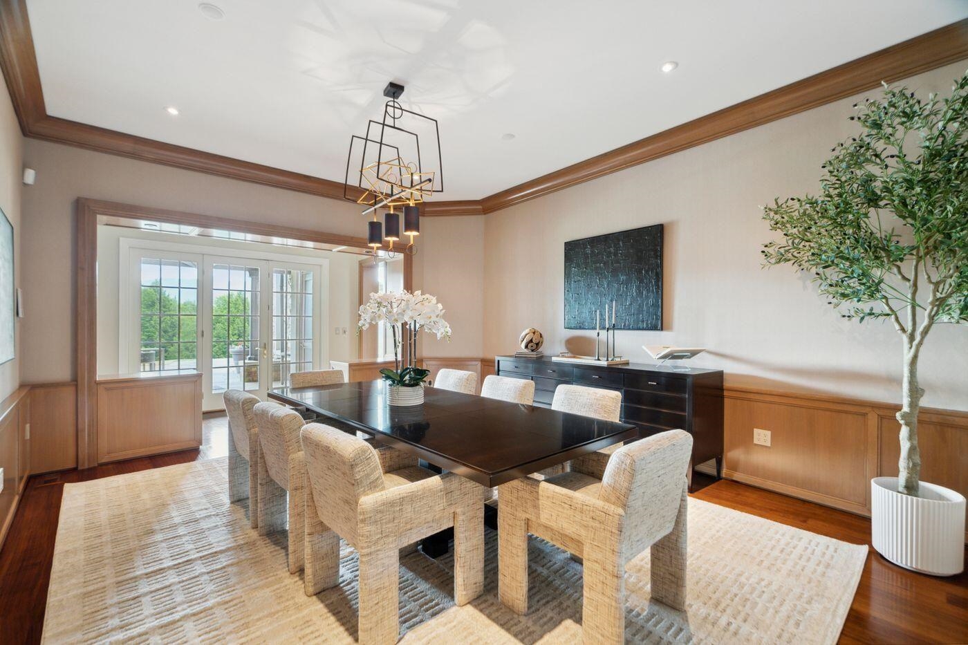 2575 Weeks Hill Road