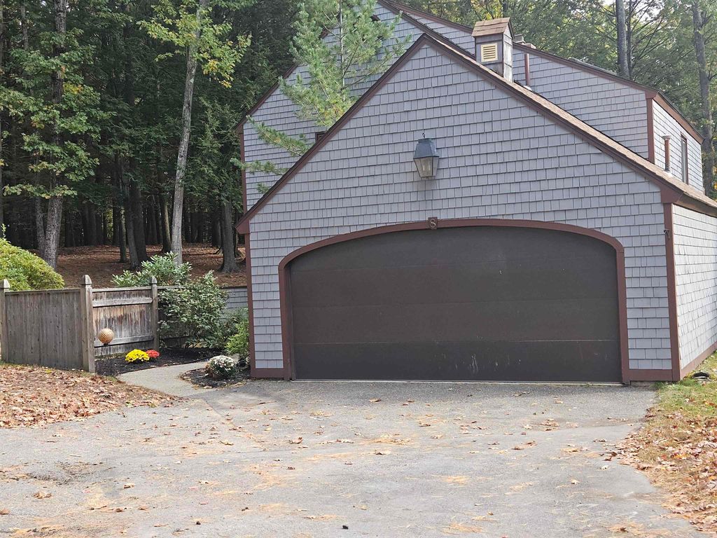 Photo of 8 Guilford Lane #27, Nashua, NH 03063 (MLS # 5066174)