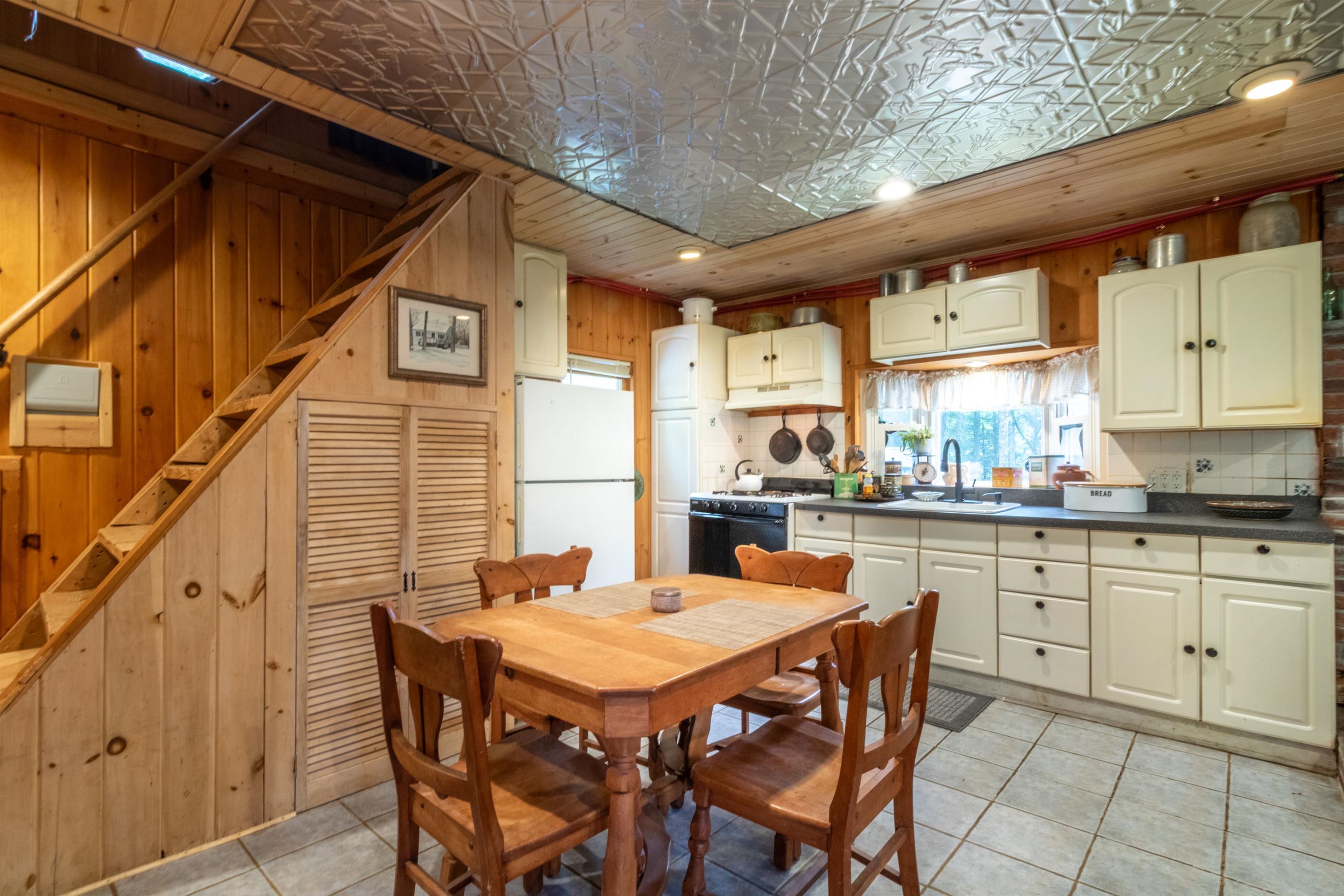 378 North Moody Hill Road