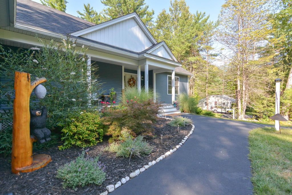 Photo of 264 Hampstead Road, Derry, NH 03038 (MLS # 5060754)