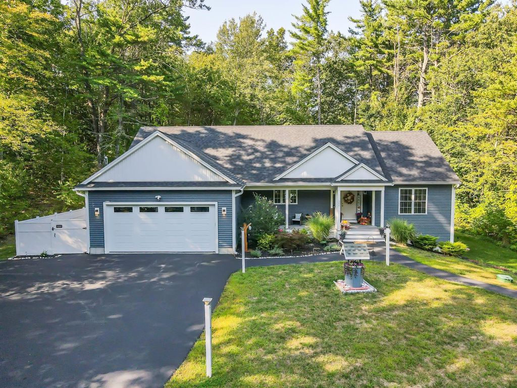 Photo of 264 Hampstead Road, Derry, NH 03038 (MLS # 5060754)