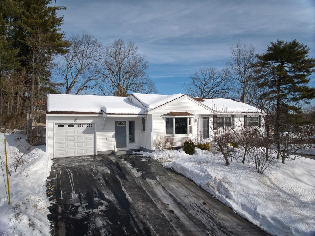 Photo of 29 Nottingham Drive, Nashua, NH 03062 (MLS # 5076437)