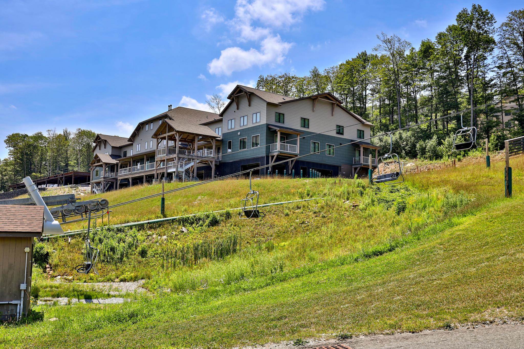 37 Village Center Road 1