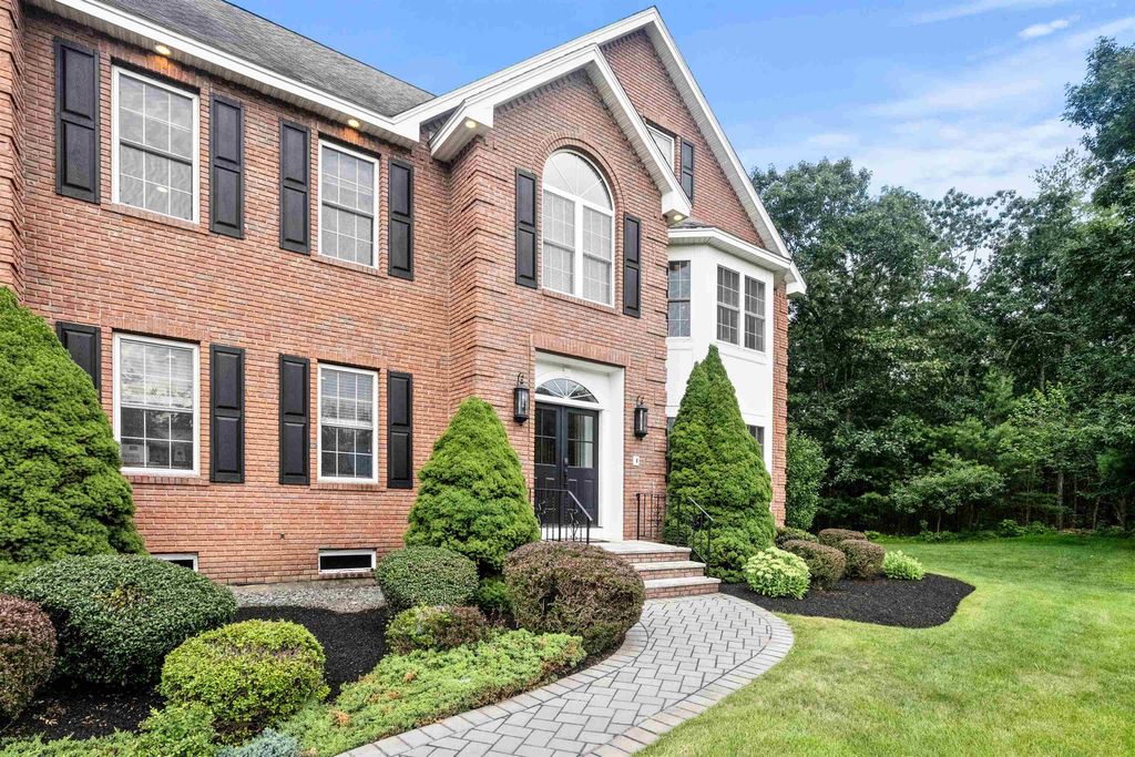 Photo of 8 Arcadia Lane, Salem, NH 03079 (MLS # 5066948)