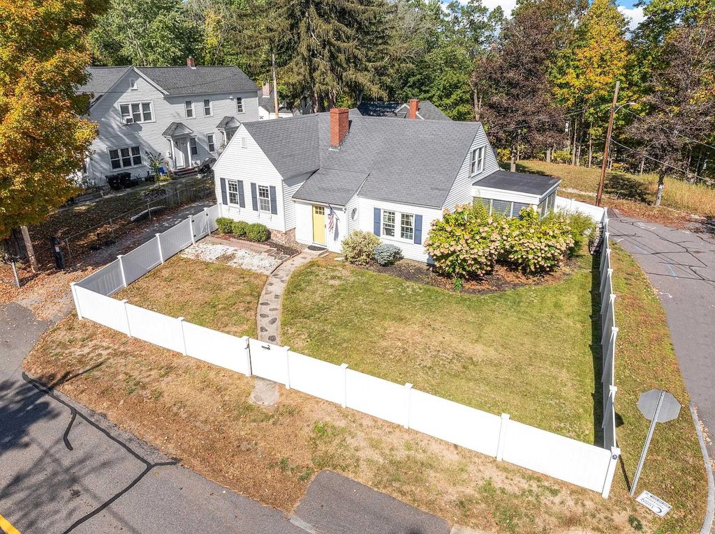 Photo of 2 Hillcrest Avenue, Nashua, NH 03064 (MLS # 5065080)