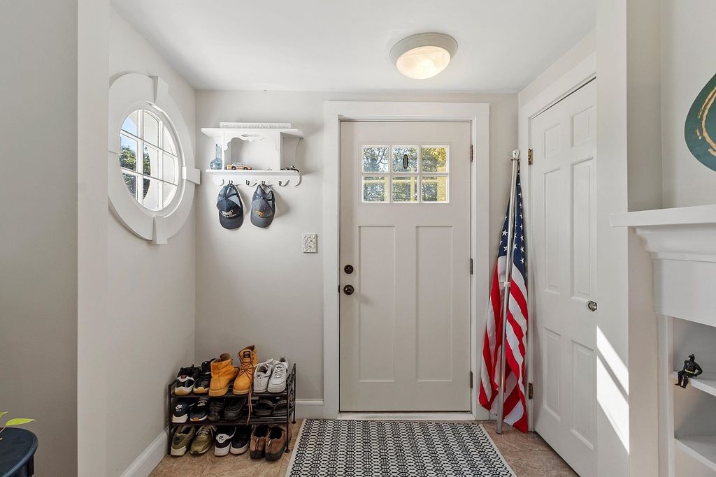 Photo of 2 Hillcrest Avenue, Nashua, NH 03064 (MLS # 5065080)