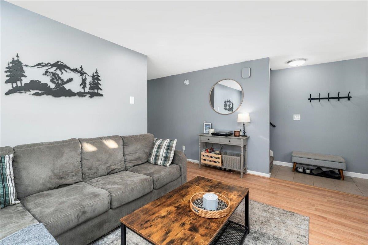 1025 S Mammoth Road 8