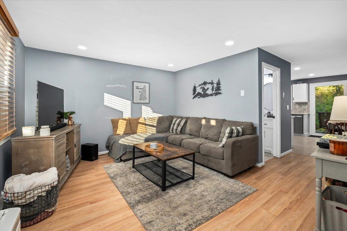1025 S Mammoth Road 8