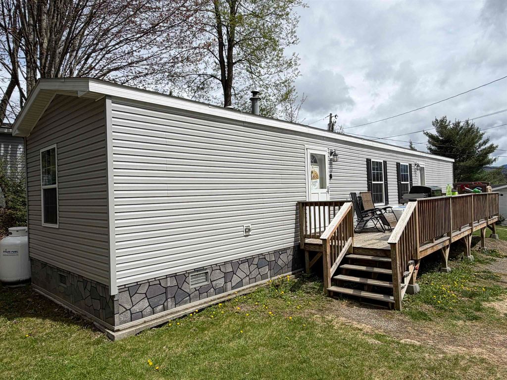 Photo of 14 Hilltop Manor Mobile Home Park, Littleton, NH 03561 (MLS # 5080192)