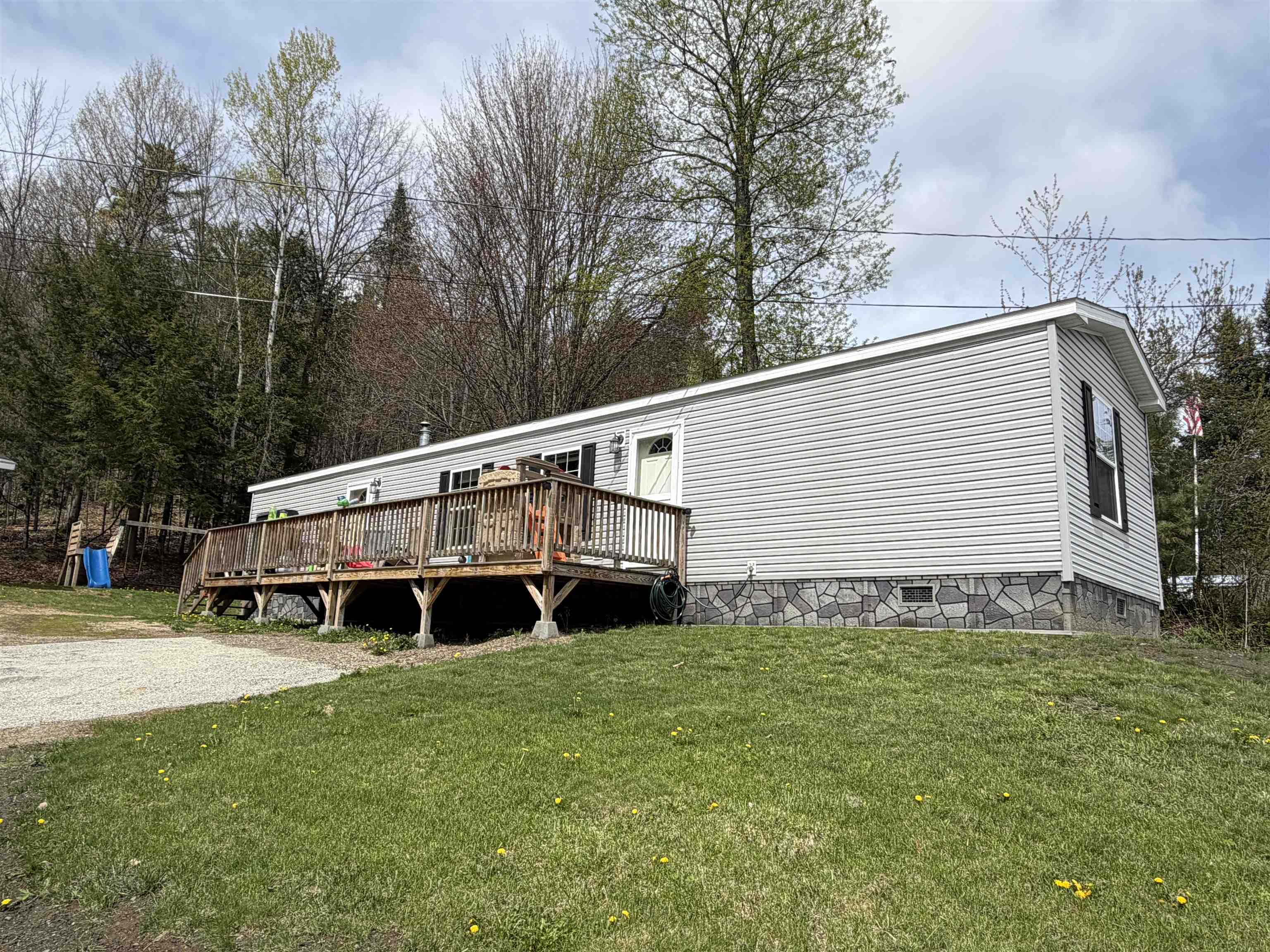 Photo 1 of 35 — 14 Hilltop Manor Mobile Home Park, Littleton, NH 03561