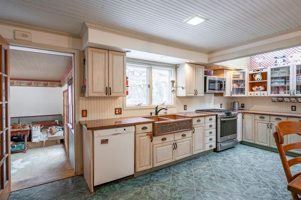 Photo of 133 Raymond Road, Deerfield, NH 03037 (MLS # 5082796)