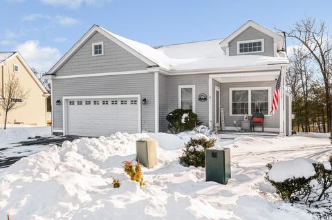 Photo of 8 Crown Point Circle, Merrimack, NH 03054 (MLS # 5075605)