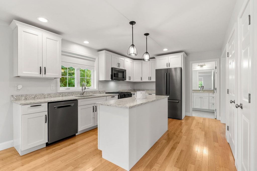 Photo of 43 Hampton Road, Exeter, NH 03833 (MLS # 5058099)
