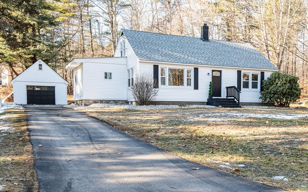 Photo of 121 Hampstead Road, Sandown, NH 03873 (MLS # 5074420)