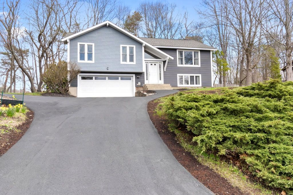 Photo of 9 Onyx Lane, Portsmouth, NH 03801 (MLS # 5084938)