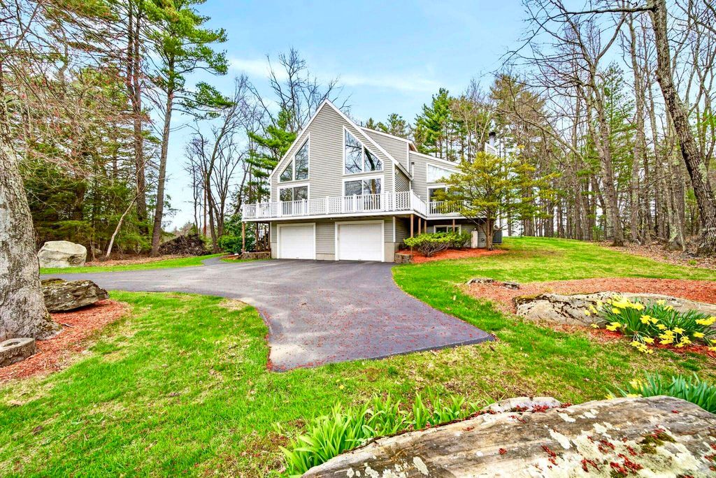 Photo of 12 Snowflake Lane, Londonderry, NH 03053 (MLS # 5084820)