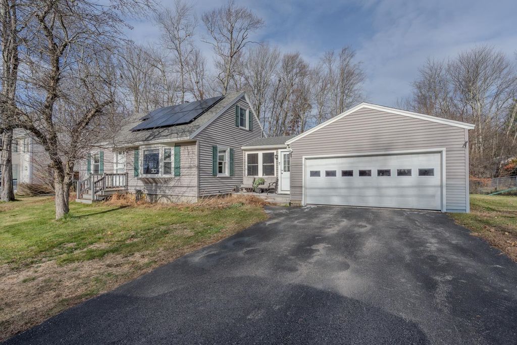 Photo of 56 Chamberlain Street, Rochester, NH 03867 (MLS # 5069929)